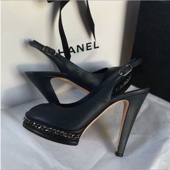 CHANEL - Picture 7 of 16